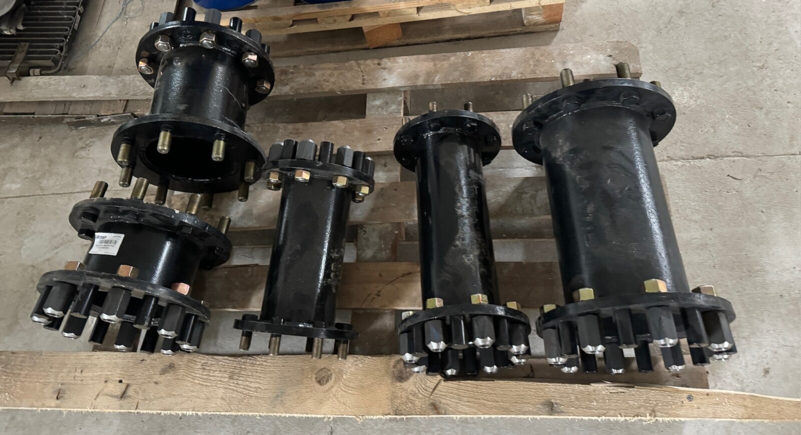 Изготовление комплектов проставок для переоборудования серийных тракторов МТЗ под работу в междурядьях. Детали предназначены для изменения ширины колеи до 450, 700 или 750 мм.